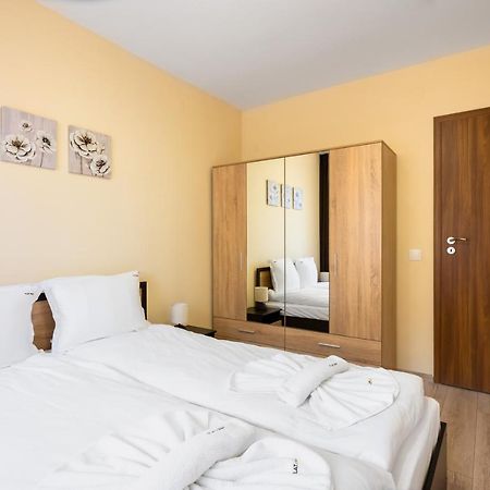 Nomad Haven: 1Bd Flat With Balcony & Desk Apartment София Екстериор снимка