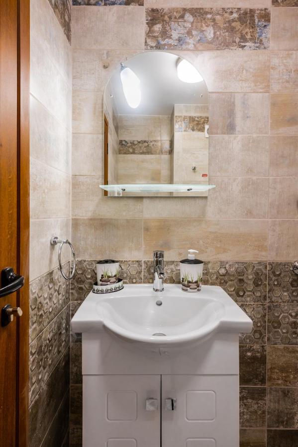 Nomad Haven: 1Bd Flat With Balcony & Desk Apartment София Екстериор снимка