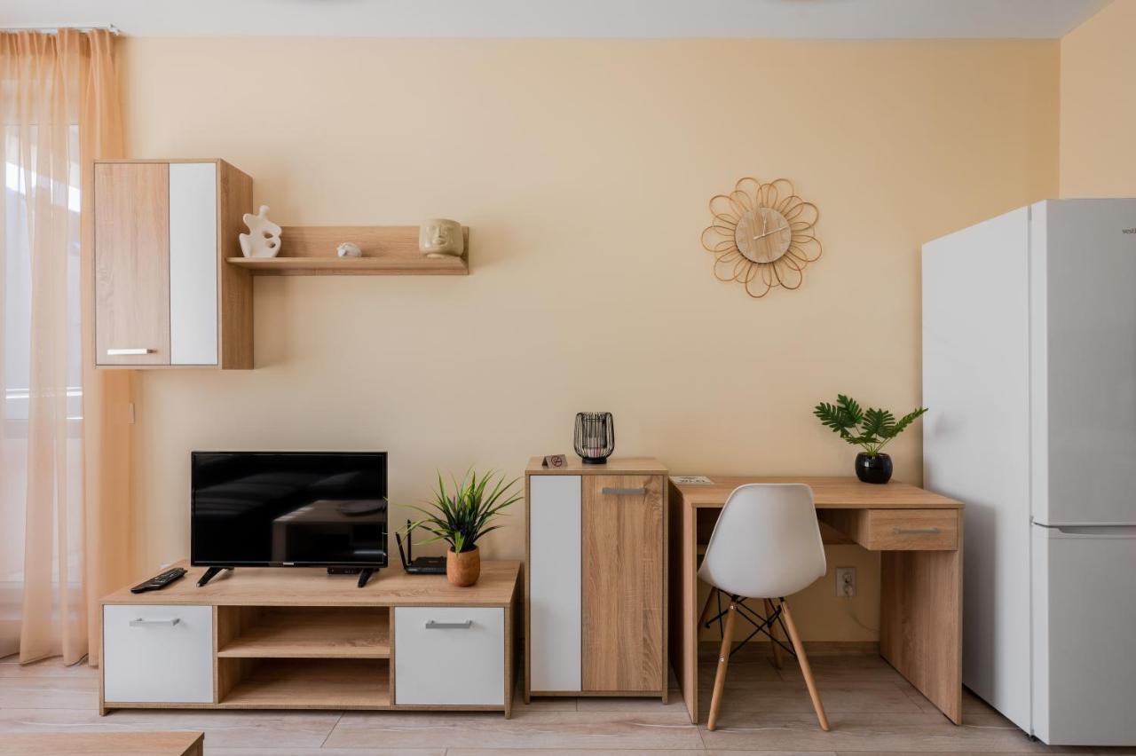 Nomad Haven: 1Bd Flat With Balcony & Desk Apartment София Екстериор снимка